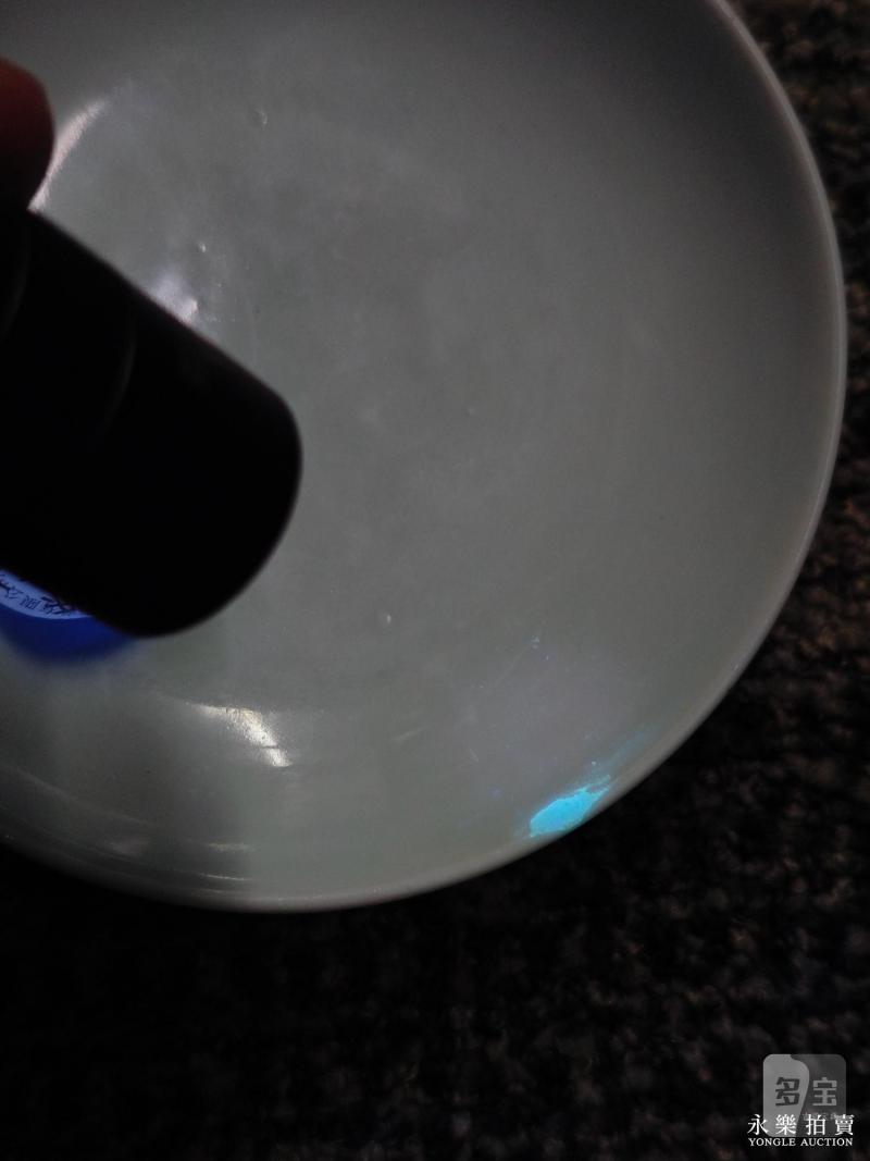 清雍正 粉青釉暗刻灵芝纹盘 - 图6
